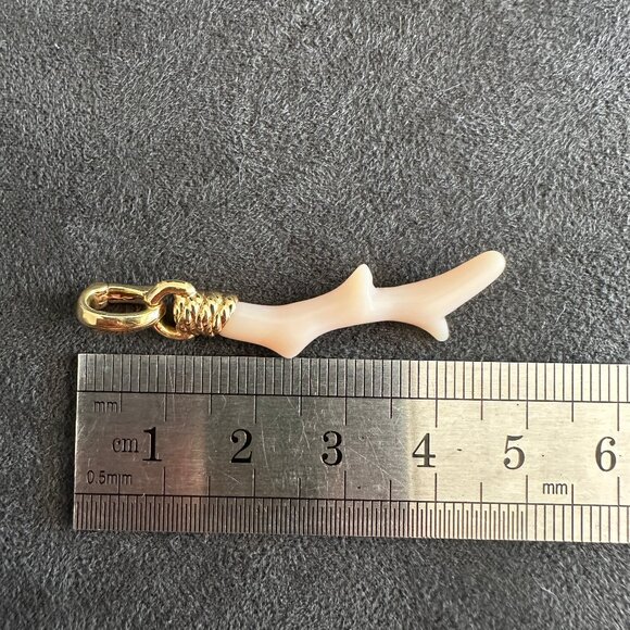 David Yurman Coral Amulet Pendant in 18K Yellow Gold w/ Pink Opal - - Picture 12 of 13